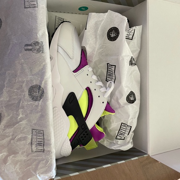 Nike Air Huarache New in Box Men’s 10, Neon Yellow, Magenta - Picture 8 of 10